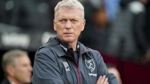 betshah talks to moyes about phillips’ performance